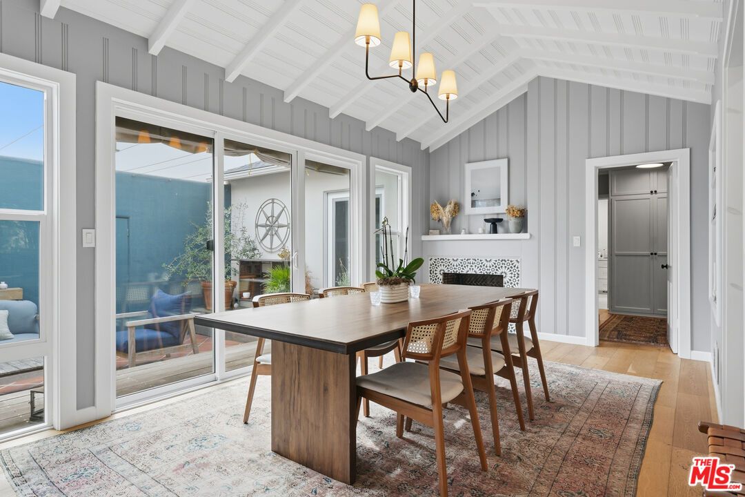Chandelier, Dining room, Fireplace, Interior, Wood Texture Flooring