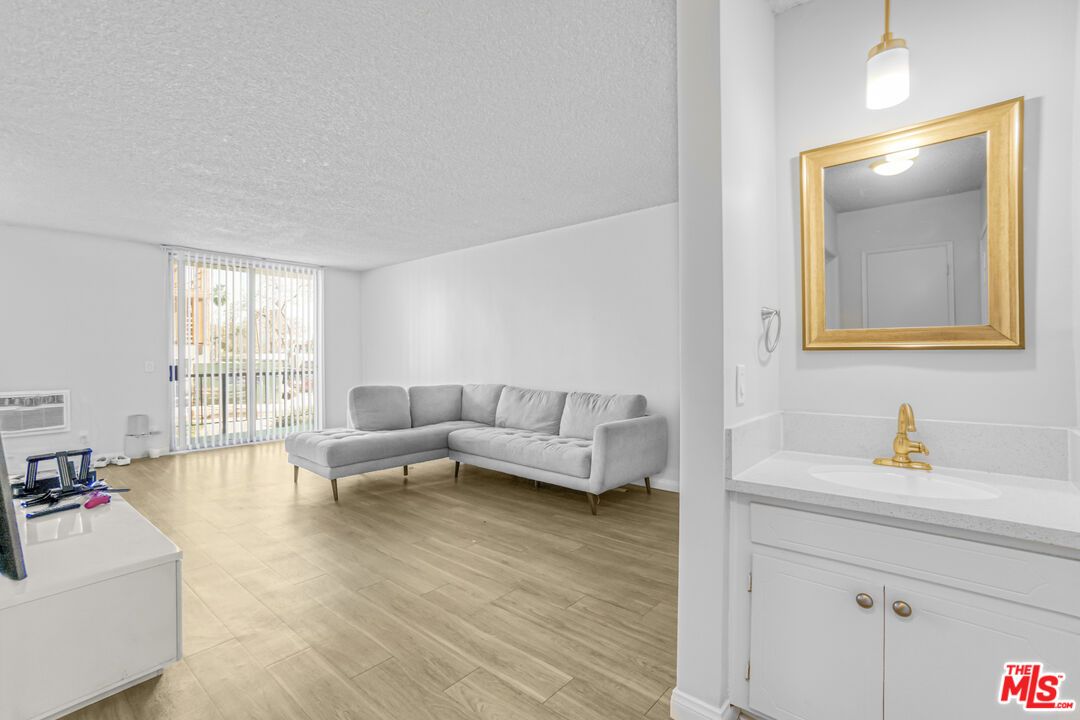 Bathroom, Interior, Living room, Pendant Lights, Wood Texture Flooring