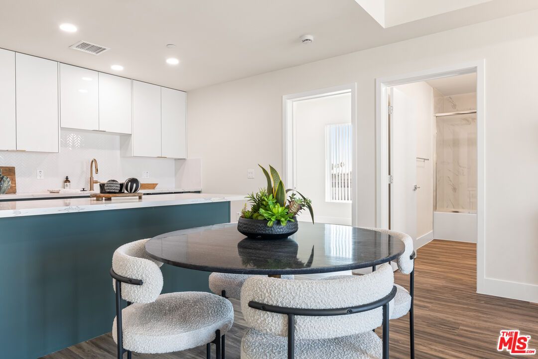Dining room, Interior, Kitchen, Recessed Lighting, Wood Texture Flooring