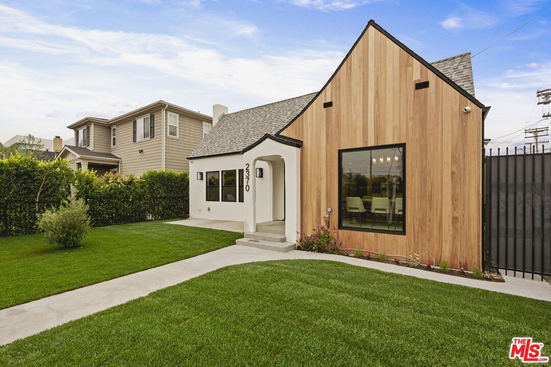 Backyard, Exterior, Facade, Farmhouse