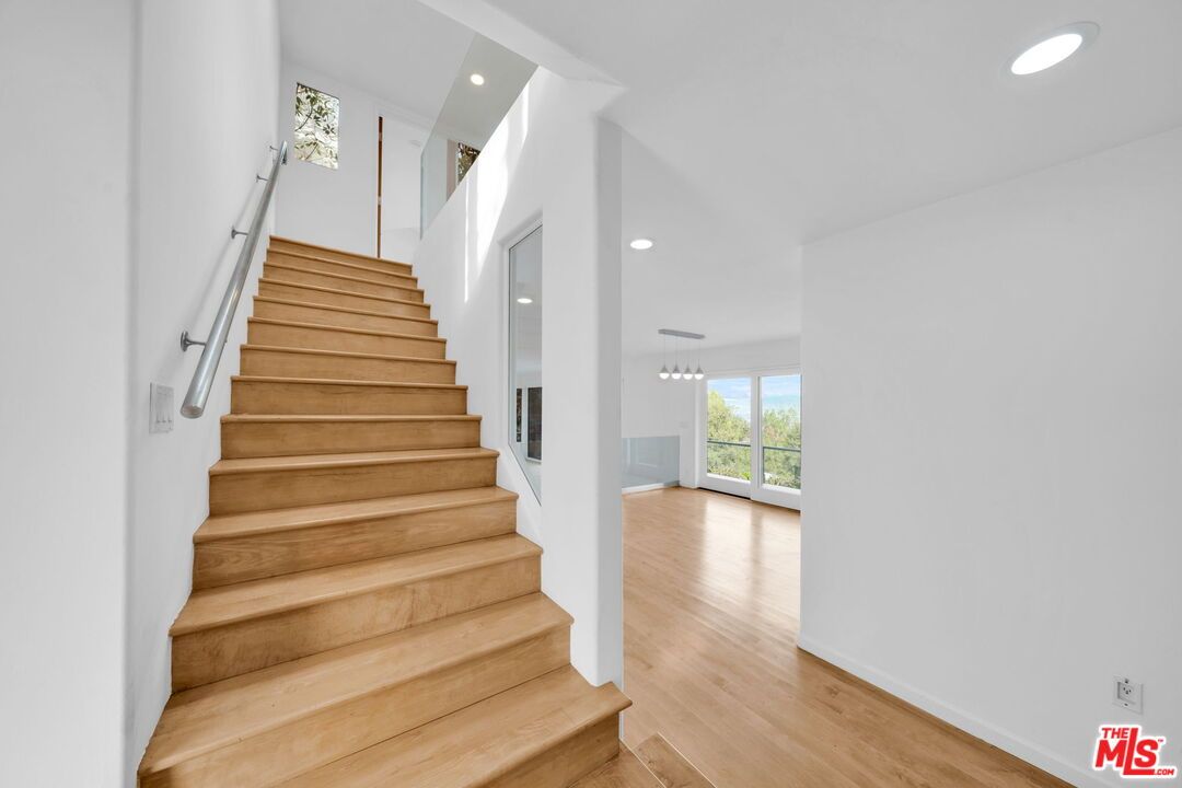 Interior, Pendant Lights, Recessed Lighting, Wood Texture Flooring