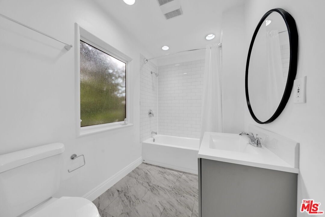 Bathroom, Interior, Marble, Recessed Lighting