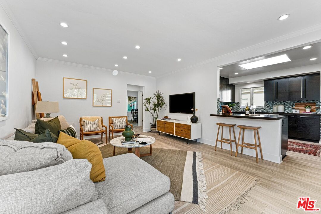 Interior, Kitchen, Living room, Recessed Lighting, Wood Texture Flooring