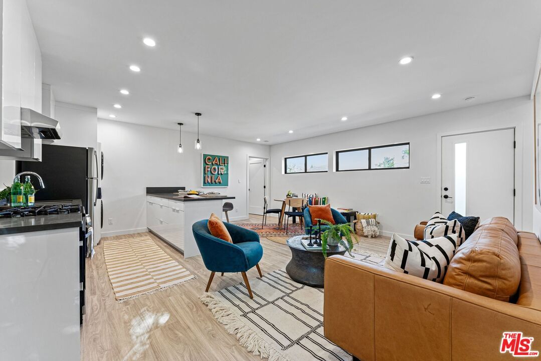 Interior, Kitchen, Living room, Pendant Lights, Recessed Lighting, Wood Texture Flooring