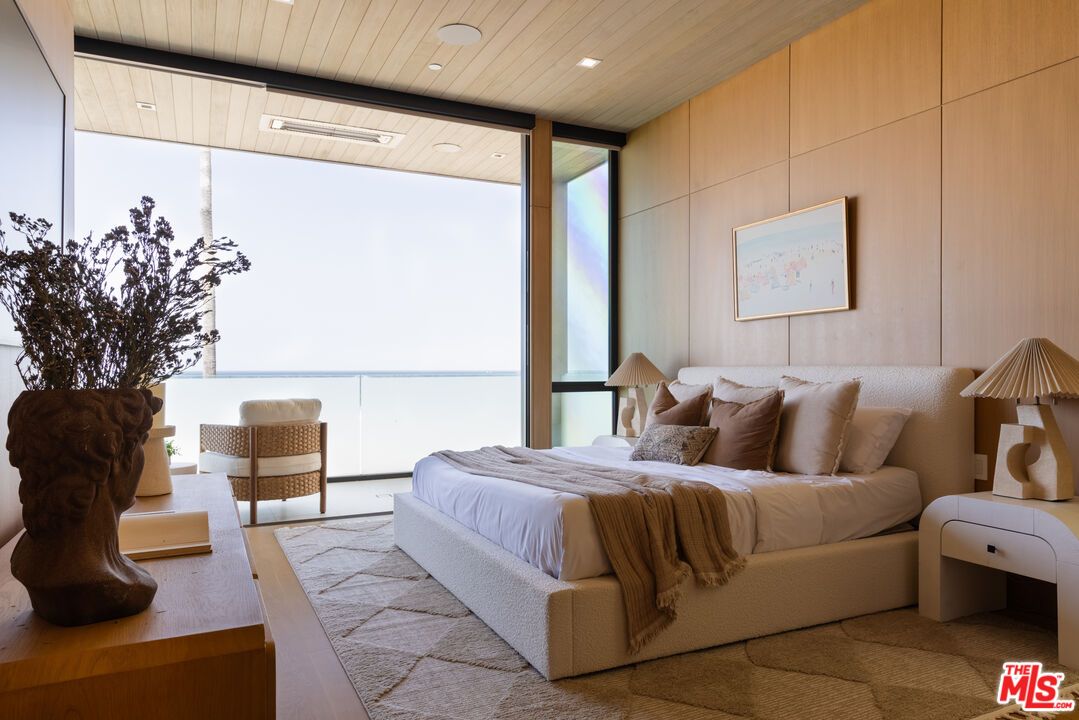 Bedroom, Interior, Recessed Lighting, Water