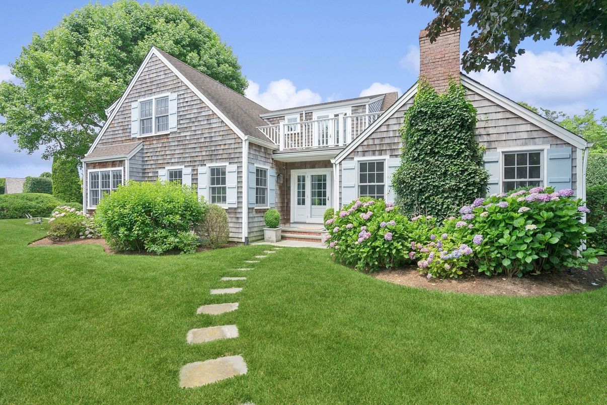 Exterior, Facade, Brick Traditional