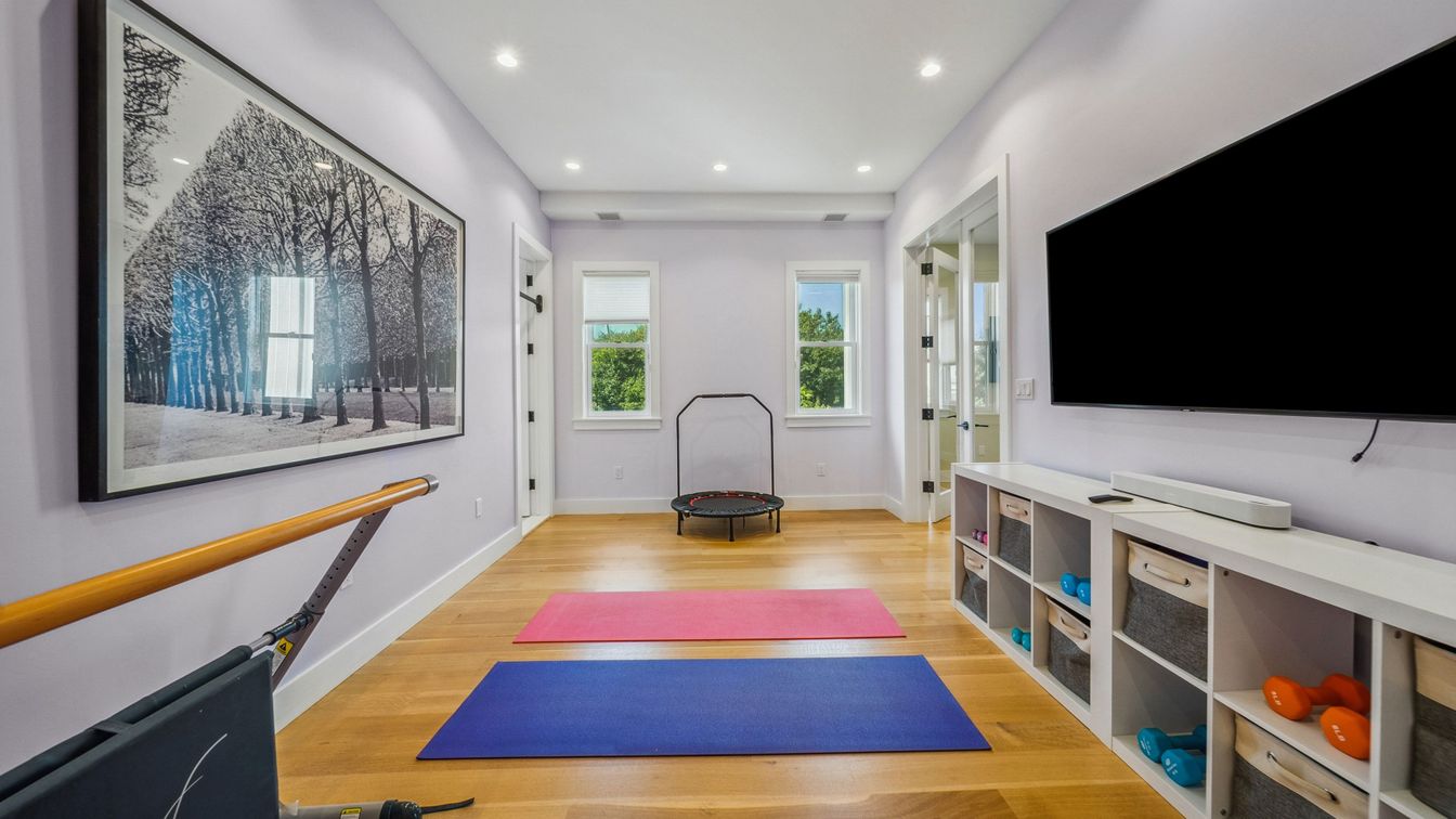 Interior, Recessed Lighting, Wood Texture Flooring