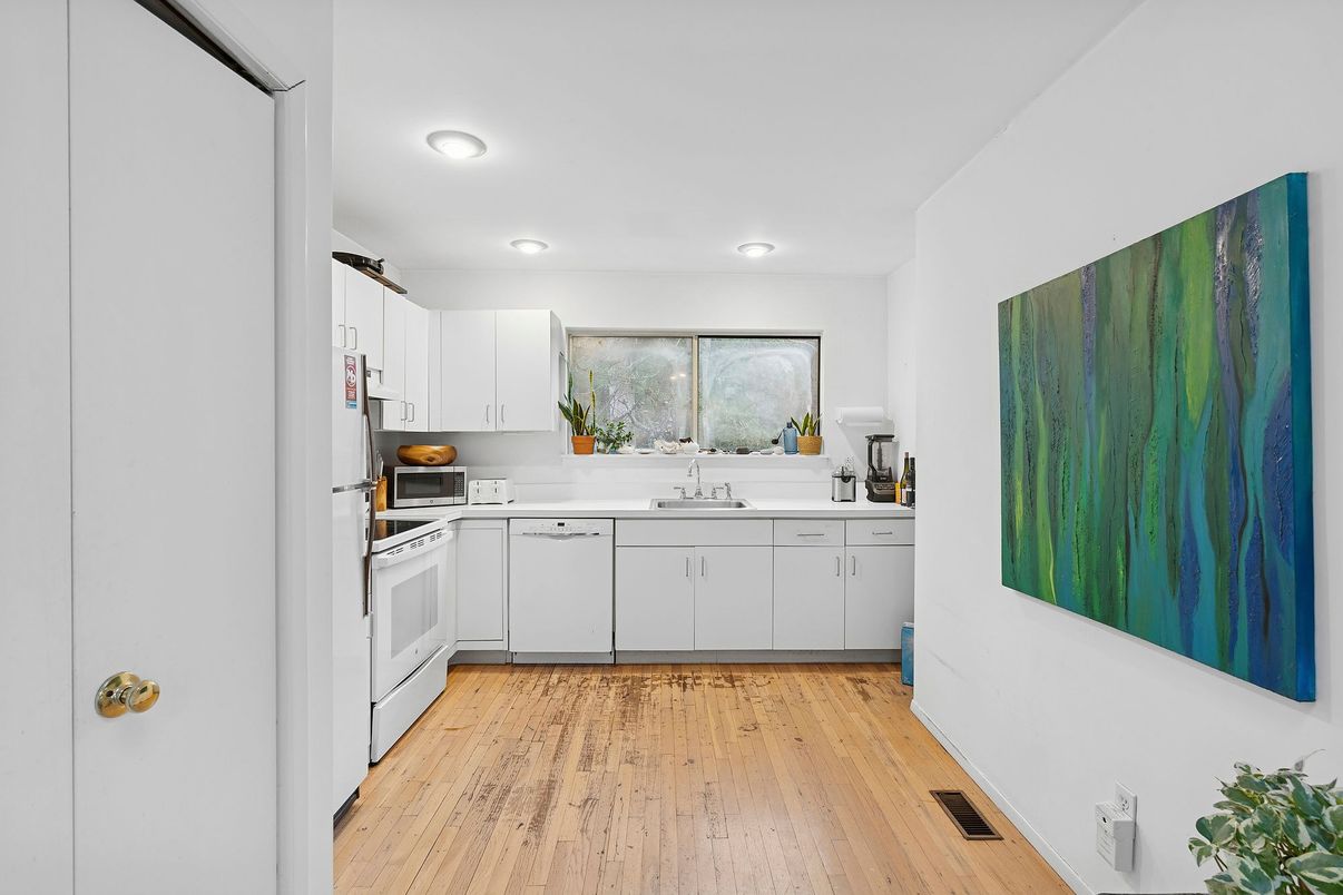 Interior, Kitchen, Recessed Lighting, Wood Texture Flooring