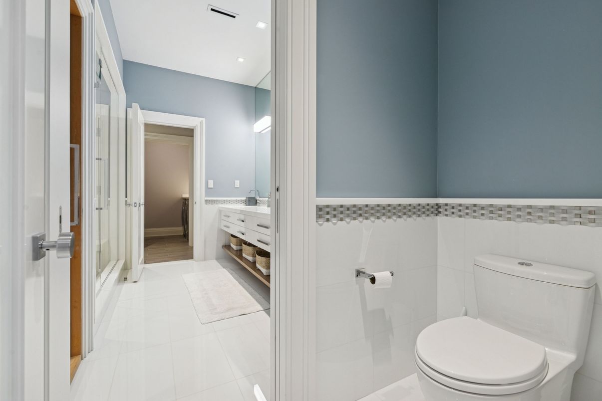 Bathroom, Interior, Recessed Lighting