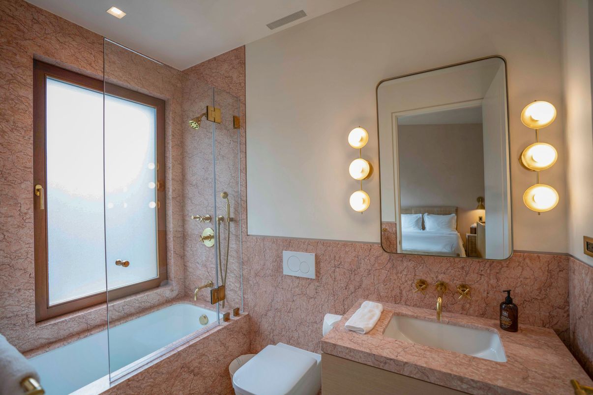 Bathroom, Interior, Recessed Lighting