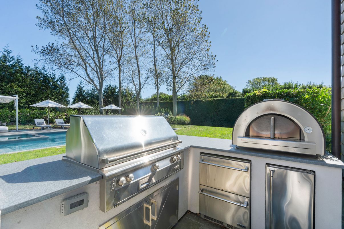 Exterior, Outdoor Kitchen