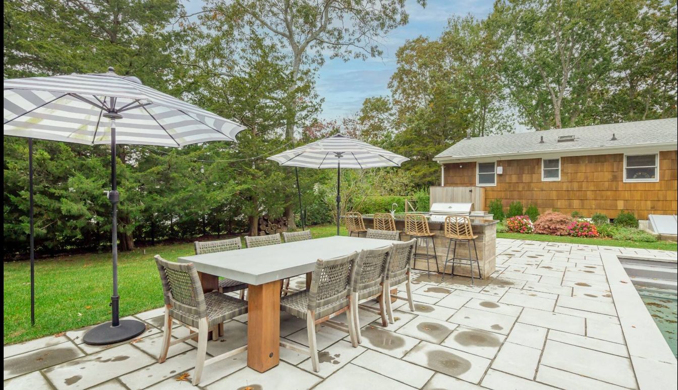 Backyard, Exterior, Outdoor Kitchen