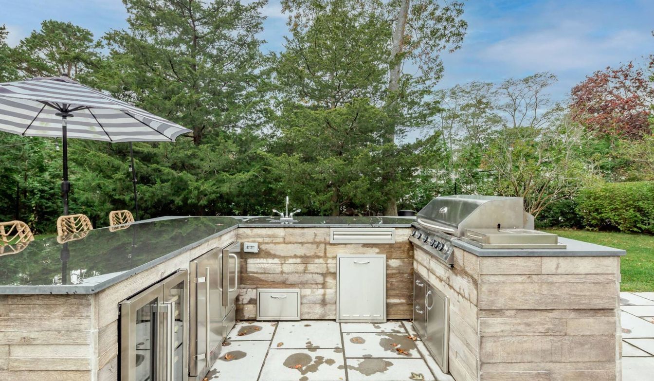 Exterior, Outdoor Kitchen