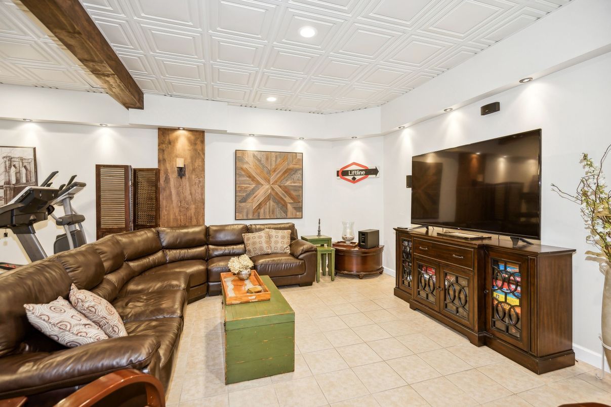 Fitness Equipment, Interior, Living room, Recessed Lighting