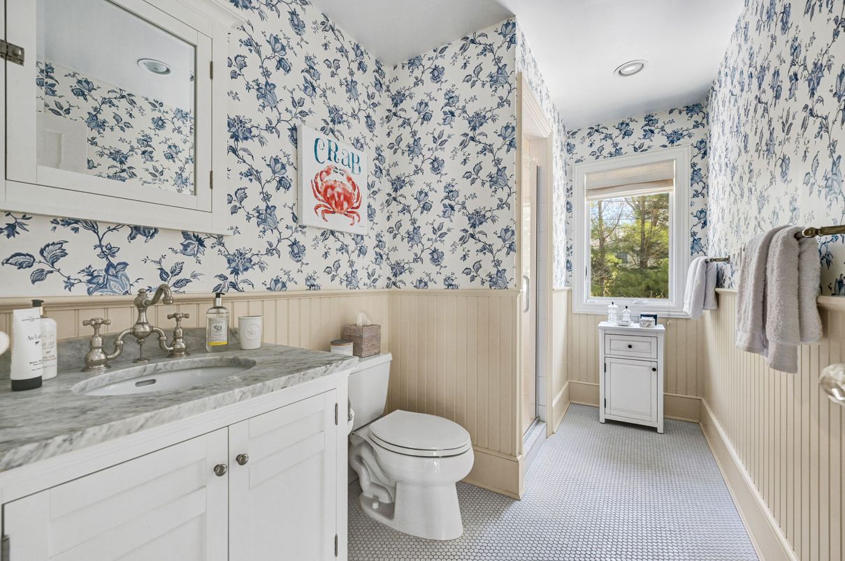 Bathroom, Interior, Recessed Lighting