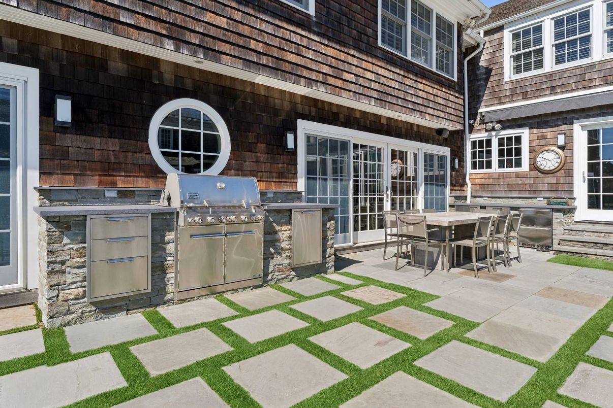 Exterior, Outdoor Kitchen