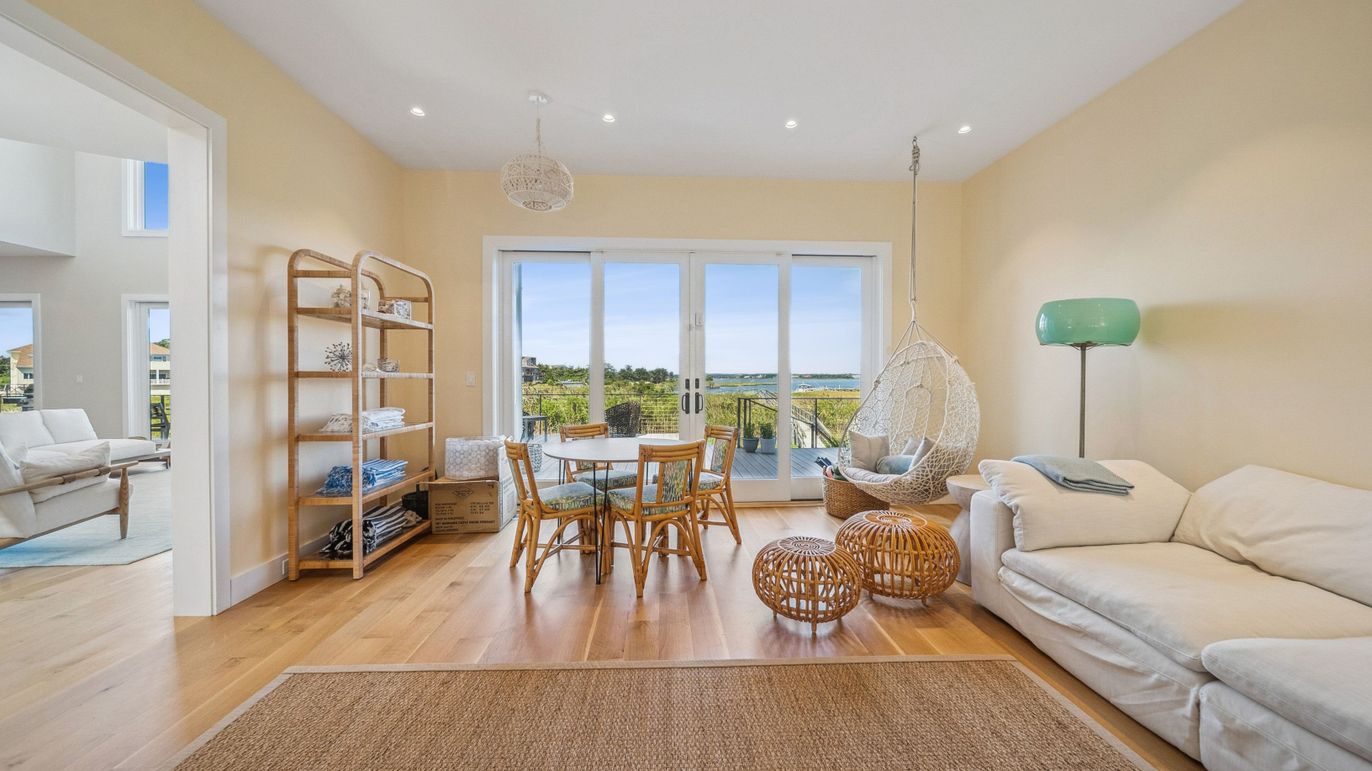 Dining room, Interior, Living room, Pendant Lights, Recessed Lighting, Water, Wood Texture Flooring