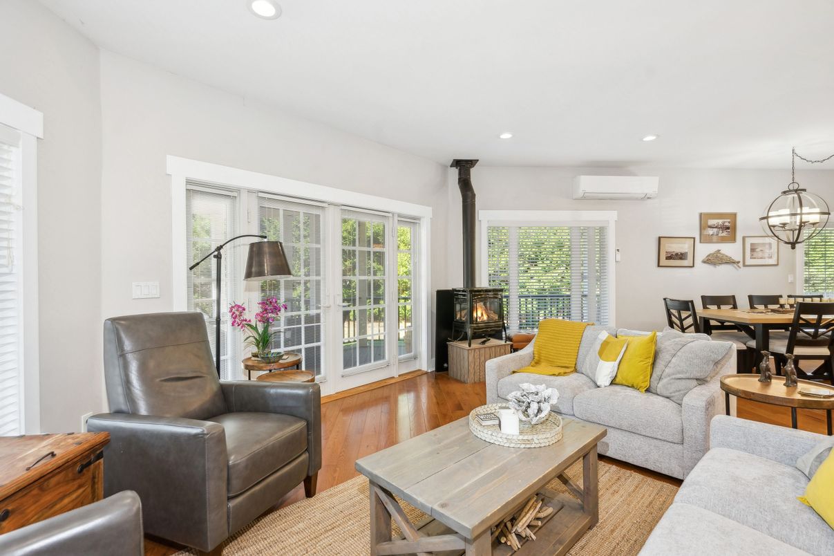 Dining room, Interior, Living room, Pendant Lights, Recessed Lighting, Wood Texture Flooring