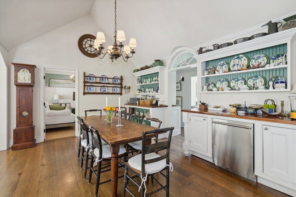 Chandelier, Dining room, Interior, Kitchen, Living room, Stainless Steel Appliances, Wood Texture Flooring