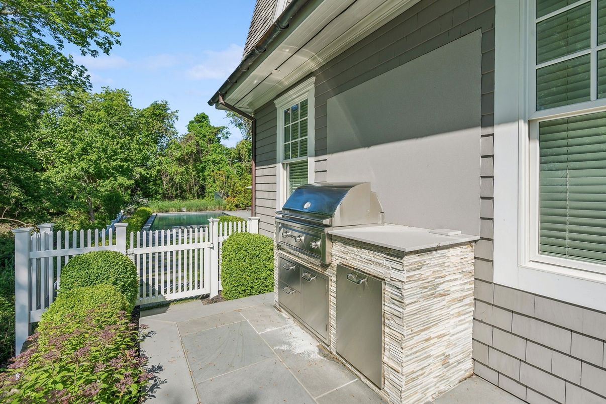 Exterior, Outdoor Kitchen