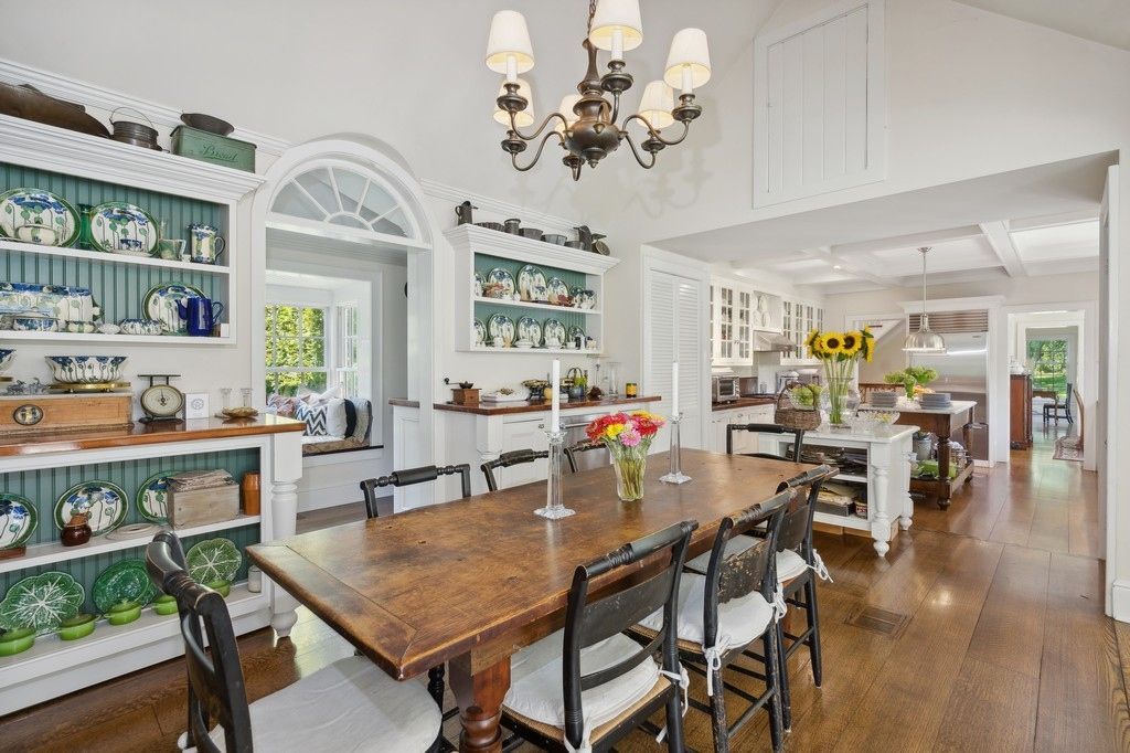 Chandelier, Dining room, Interior, Pendant Lights, Wood Texture Flooring