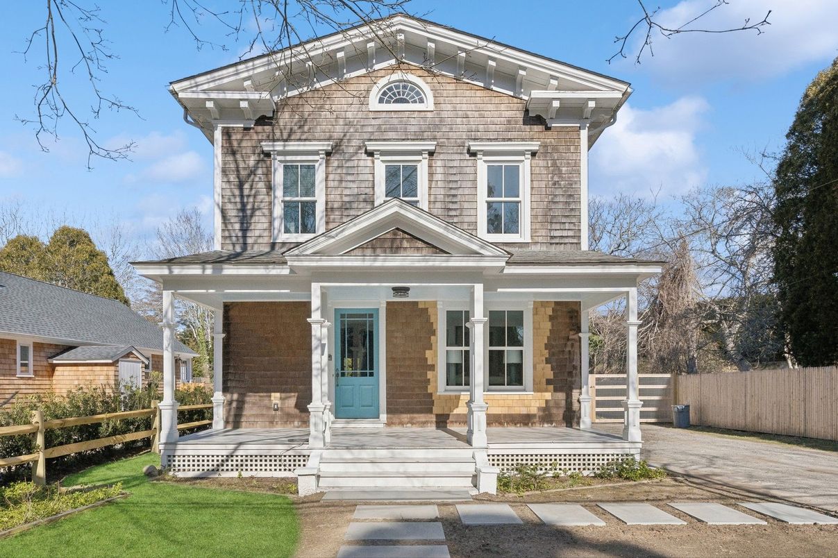Exterior, Facade, Queen Anne Victorian