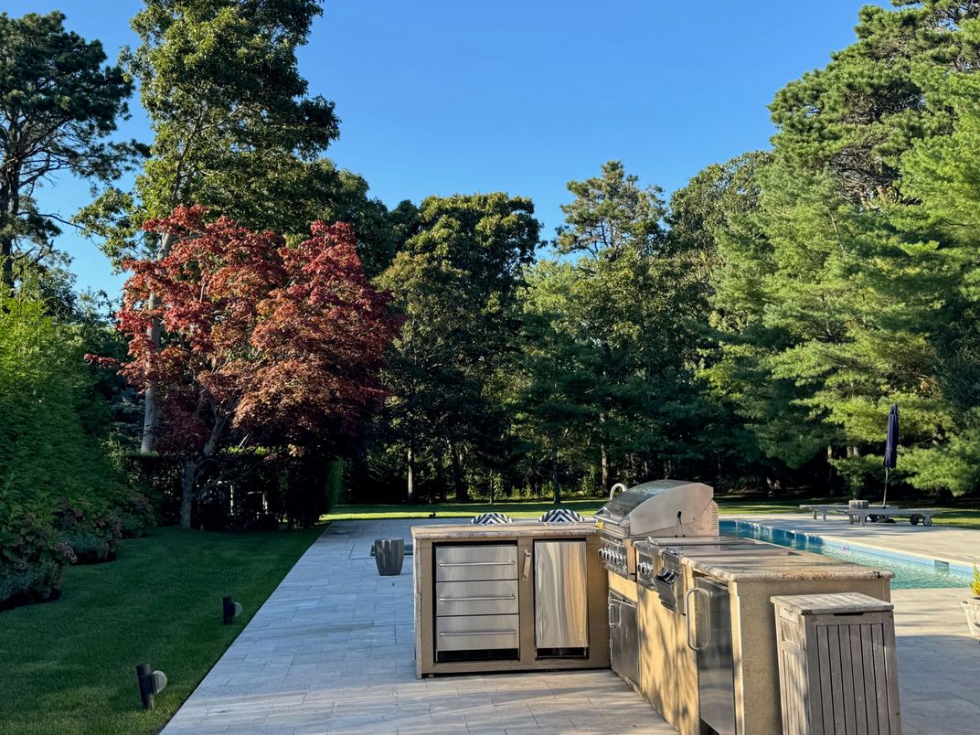 Exterior, Outdoor Kitchen, Pool