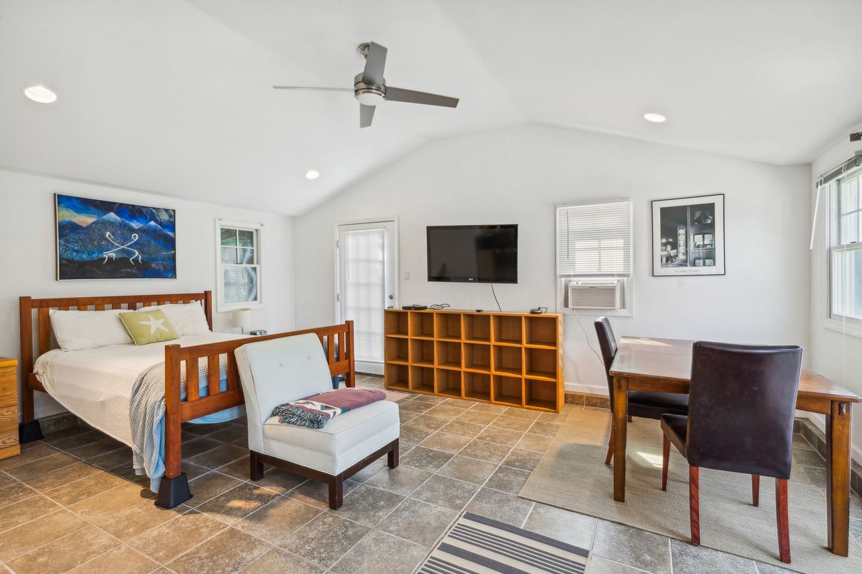 Bedroom, Dining room, Interior, Recessed Lighting