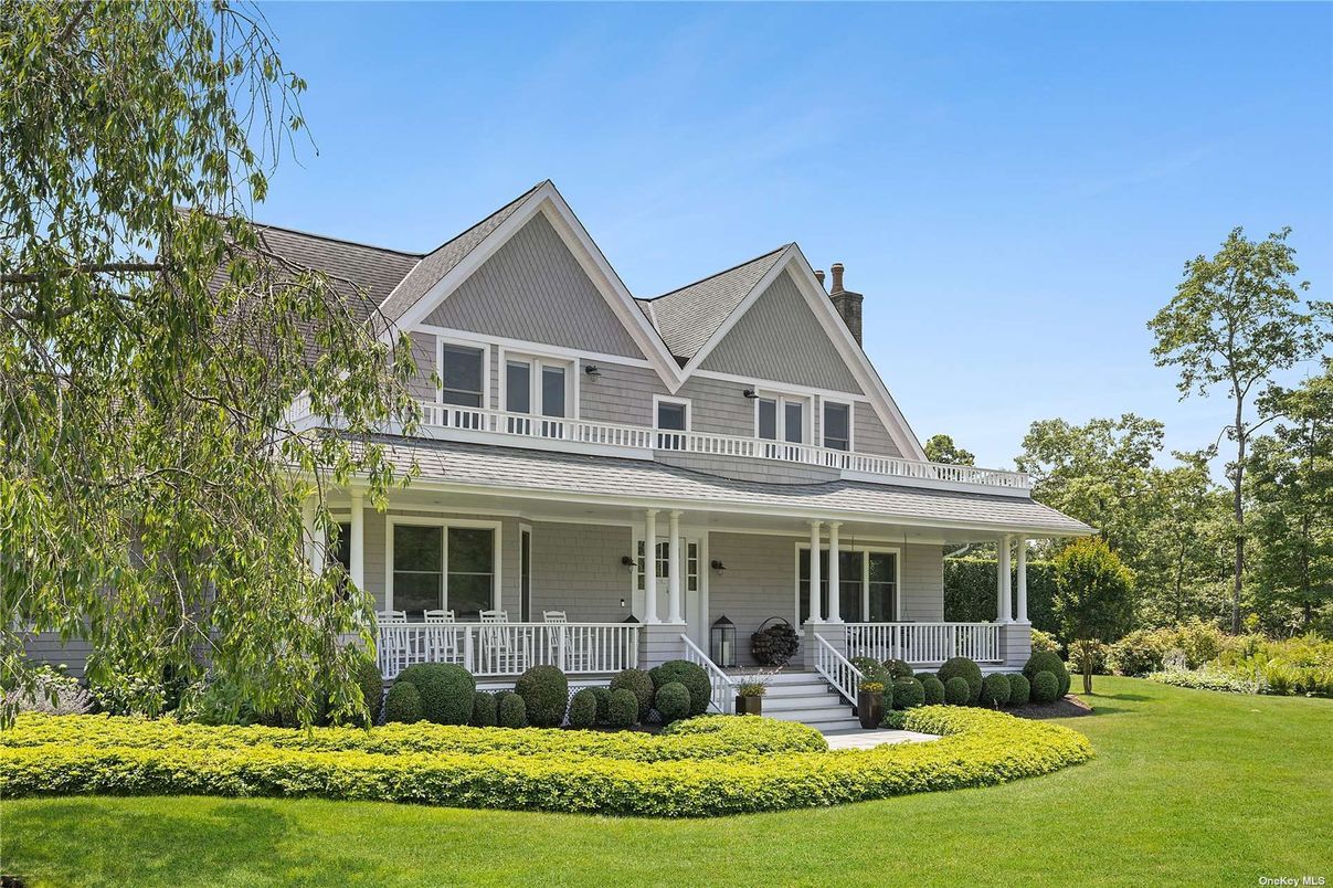 Exterior, Facade, Queen Anne Victorian