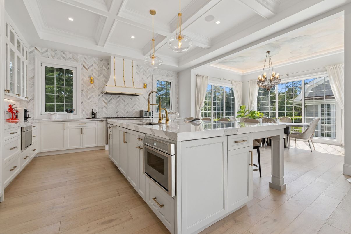 Chandelier, Dining room, Interior, Kitchen, Marble Walls, Pendant Lights, Recessed Lighting, Stainless Steel Appliances, Wood Texture Flooring