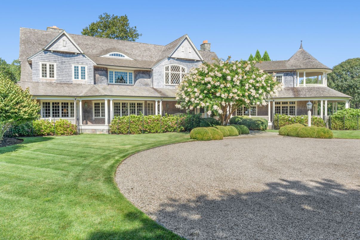 Exterior, Facade, Queen Anne Victorian