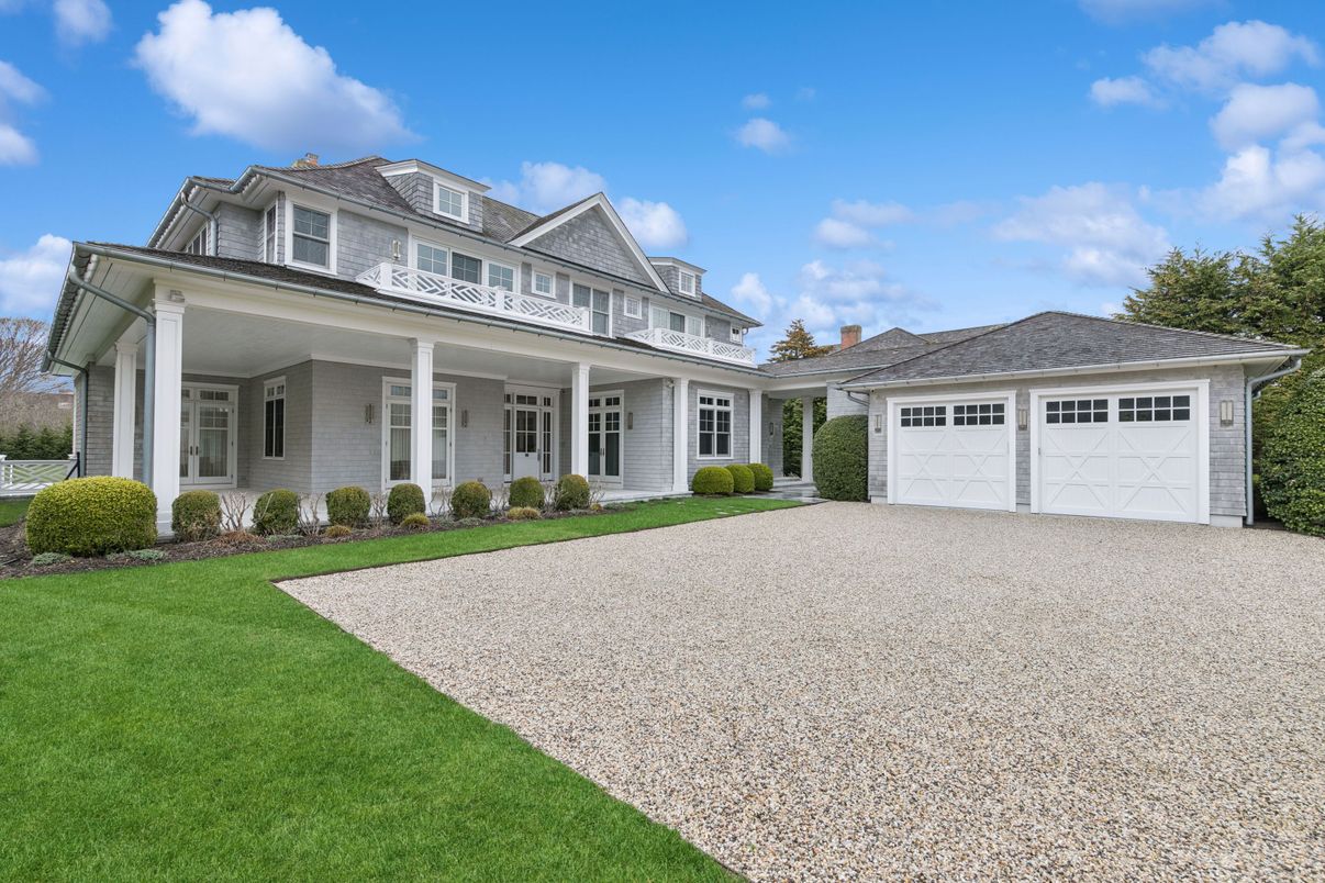 Attached, Exterior, Facade, Farmhouse