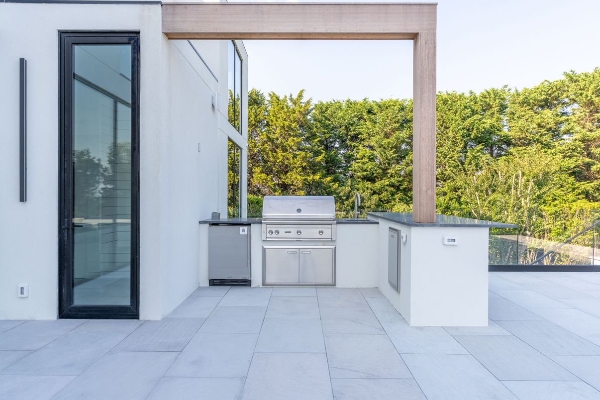 Exterior, Outdoor Kitchen