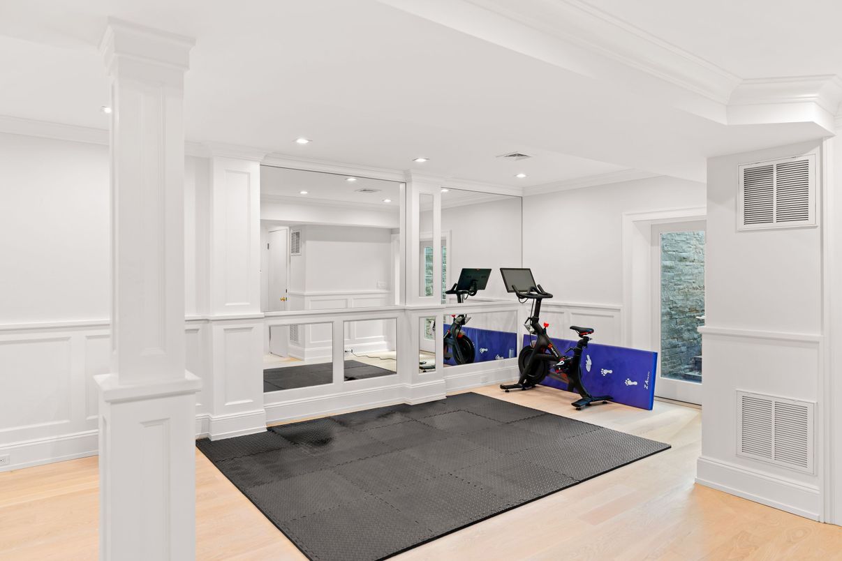 Fitness Equipment, Interior, Recessed Lighting, Wood Texture Flooring