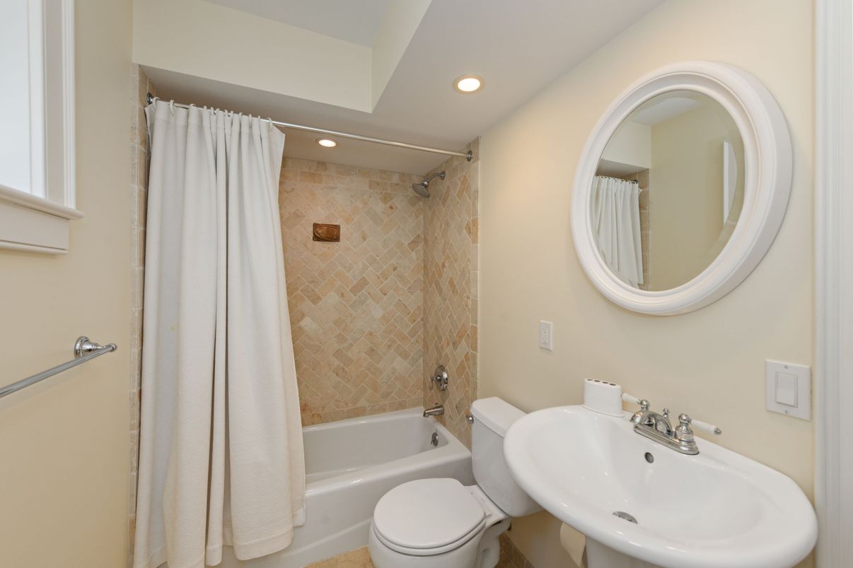 Bathroom, Interior, Recessed Lighting