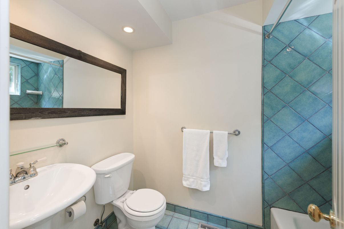 Bathroom, Interior, Recessed Lighting