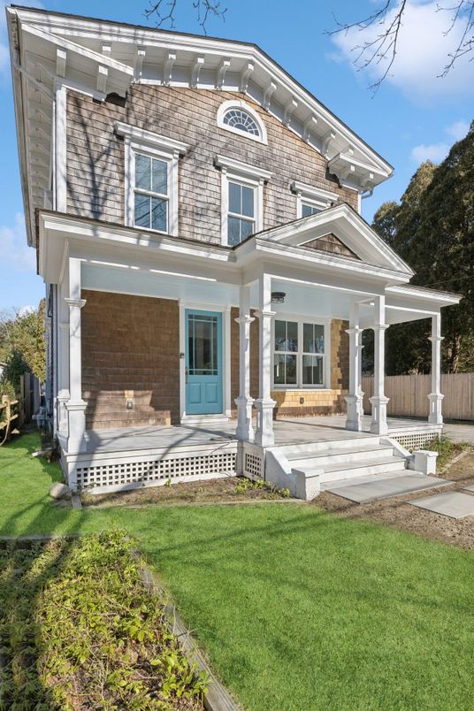 Exterior, Facade, Brick Facade, American Foursquare