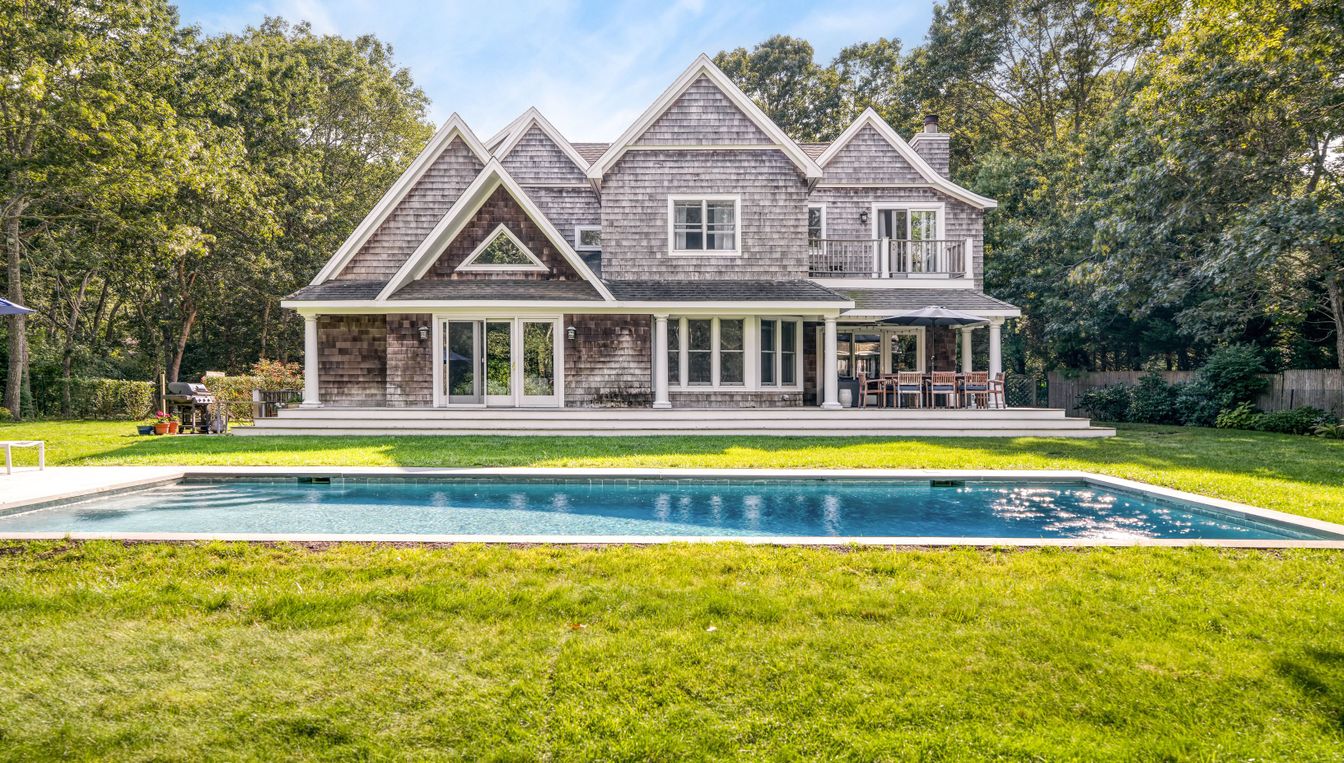 Exterior, Facade, Pool, Queen Anne Victorian