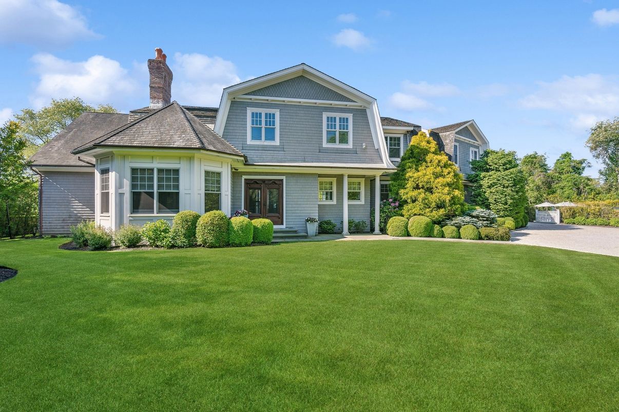 Backyard, Exterior, Facade, Queen Anne Victorian