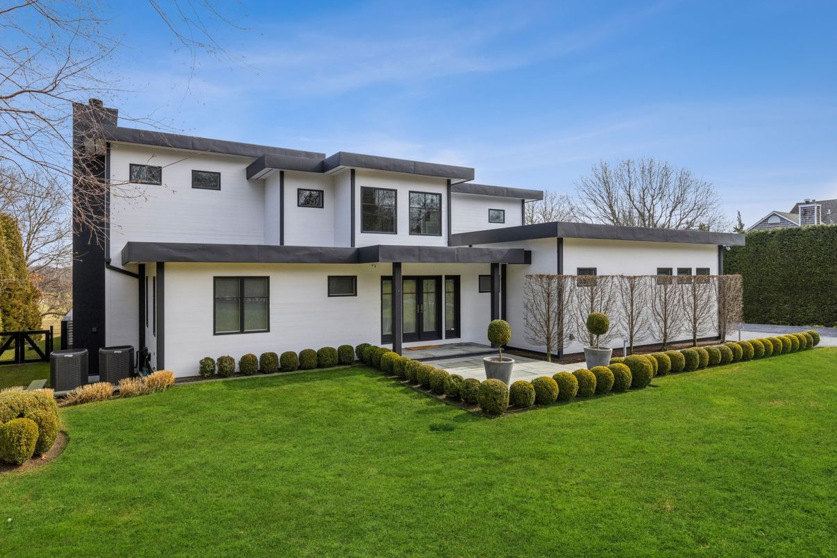 Backyard, Exterior, Facade, Modern