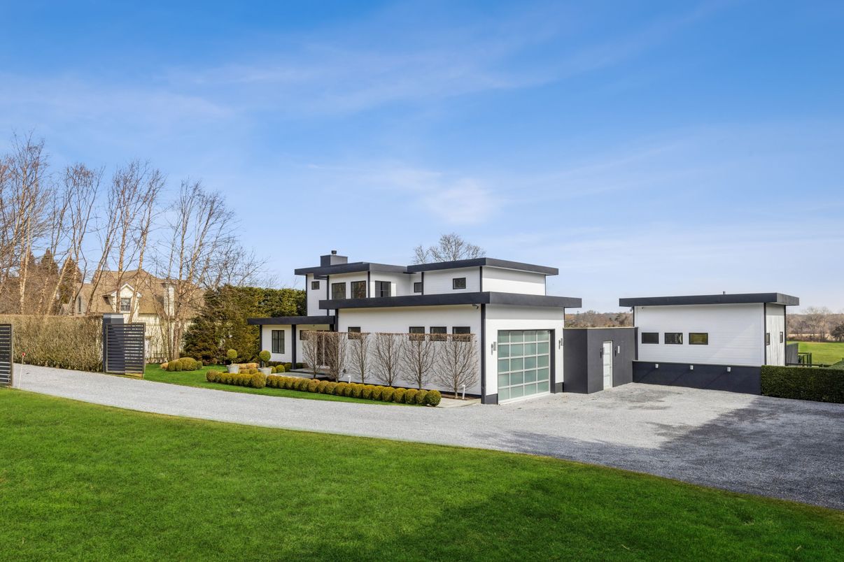 Attached, Backyard, Exterior, Facade, Modern