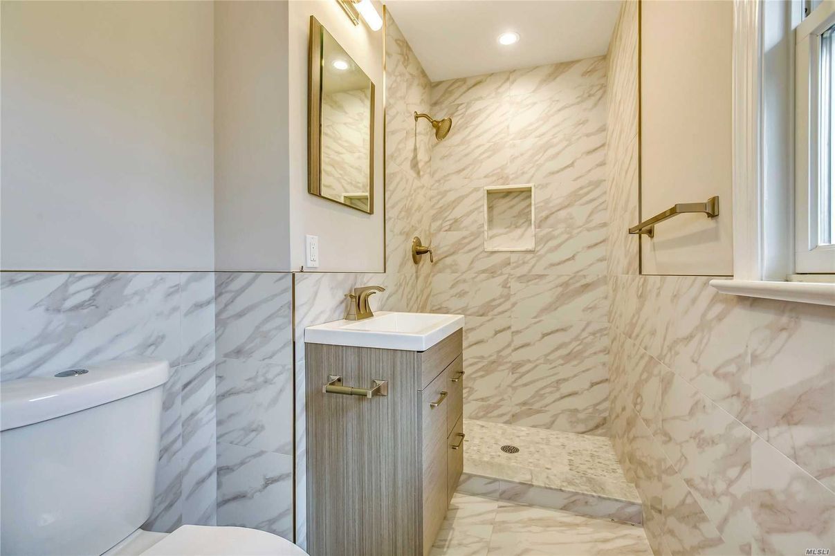 Bathroom, Interior, Marble, Marble Walls, Recessed Lighting