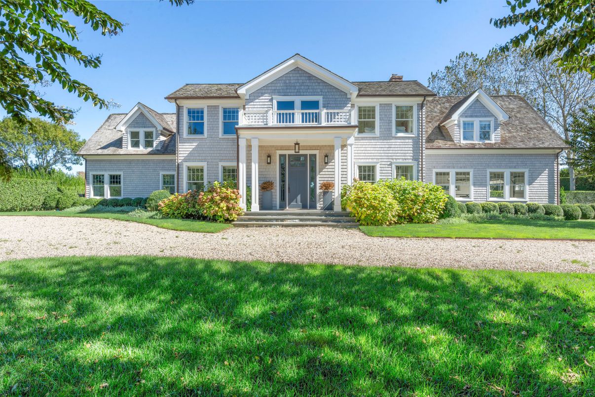Exterior, Facade, Farmhouse