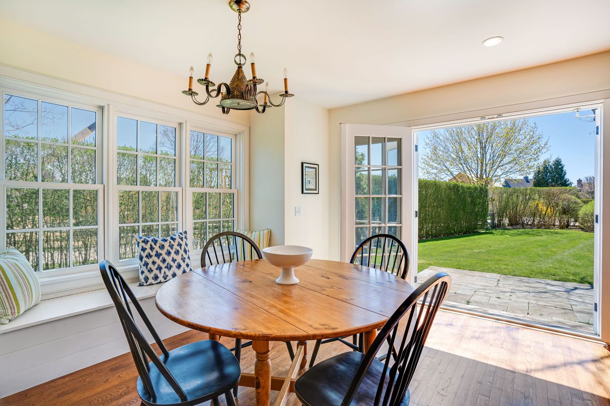 Chandelier, Dining room, Interior, Recessed Lighting, Wood Texture Flooring