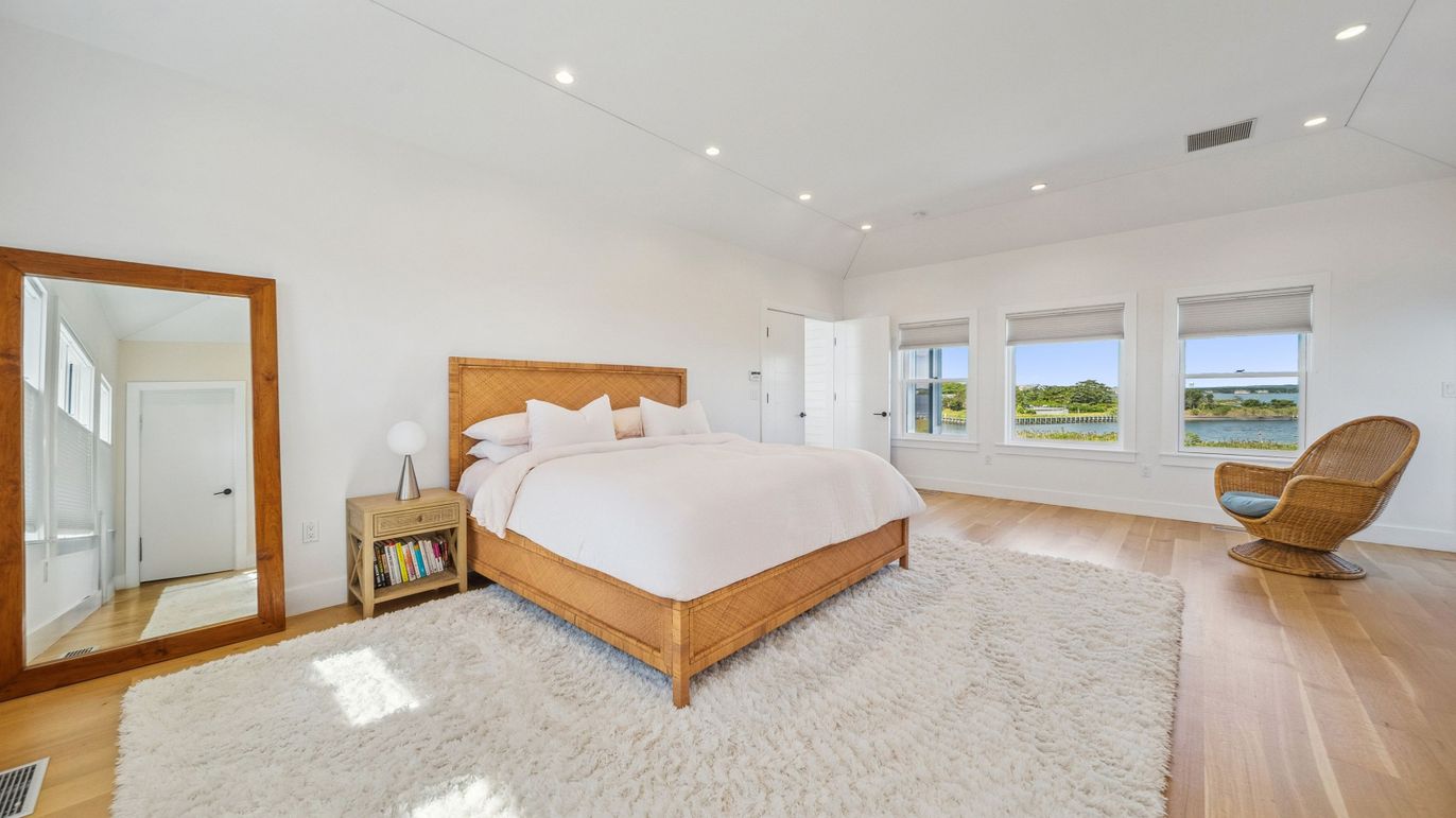 Bedroom, Interior, Recessed Lighting, Water, Wood Texture Flooring