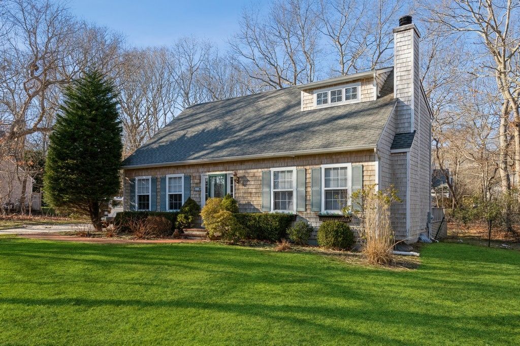 Exterior, Facade, Cape Cod