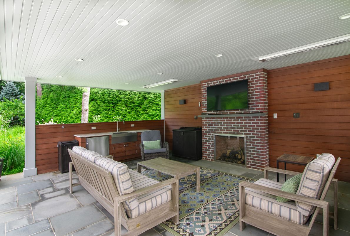 Exterior, Fireplace, Outdoor Kitchen