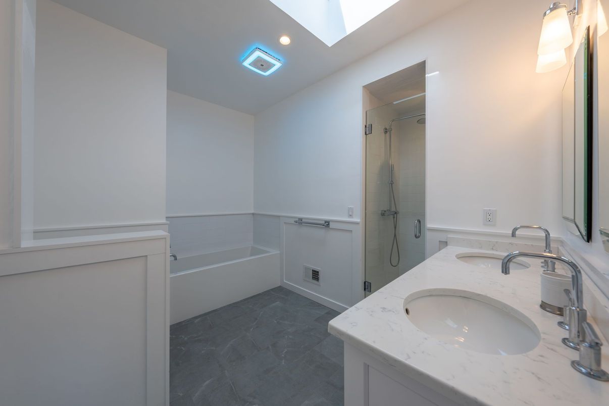 Bathroom, Dual Sink Vanities, Interior, Recessed Lighting