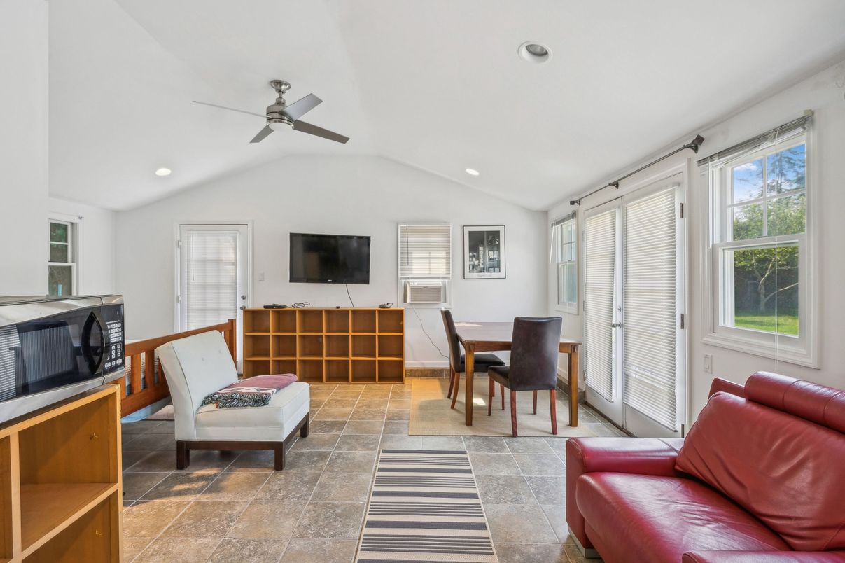 Dining room, Interior, Recessed Lighting
