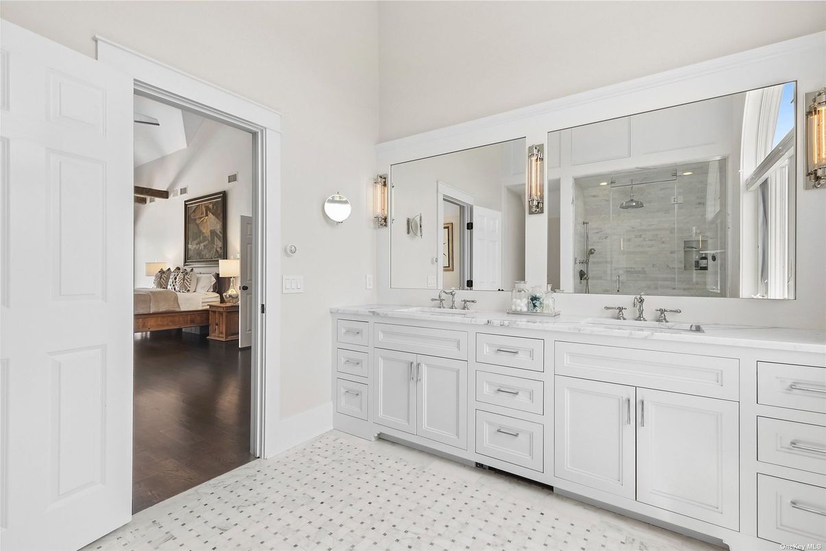 Bathroom, Dual Sink Vanities, Interior, Wood Texture Flooring